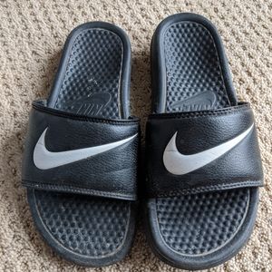 Nike youth slide sz 5
